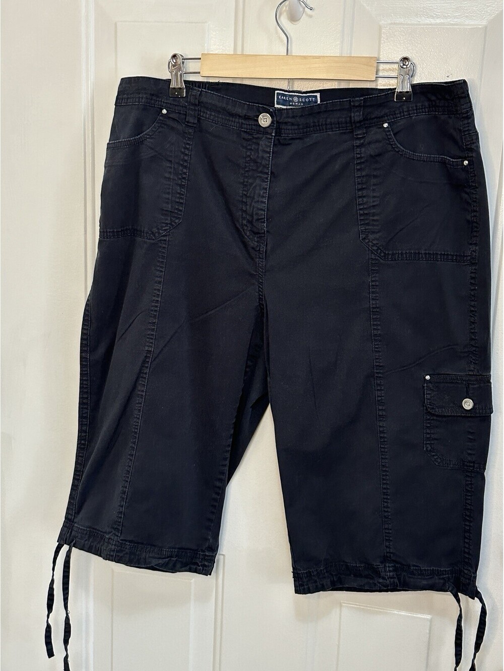 Karen Scott Women's Black Utility Cargo Capris with Side Pocket Size16W
